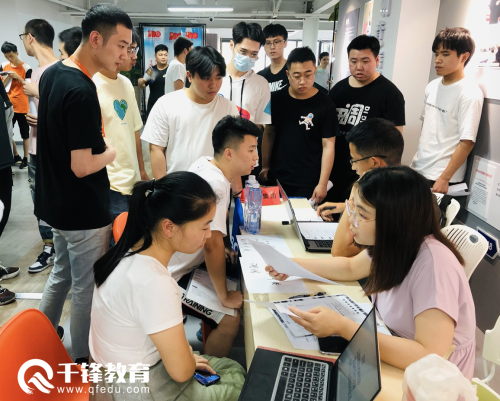千鋒IT培訓上海校區(qū)招聘會現場2
